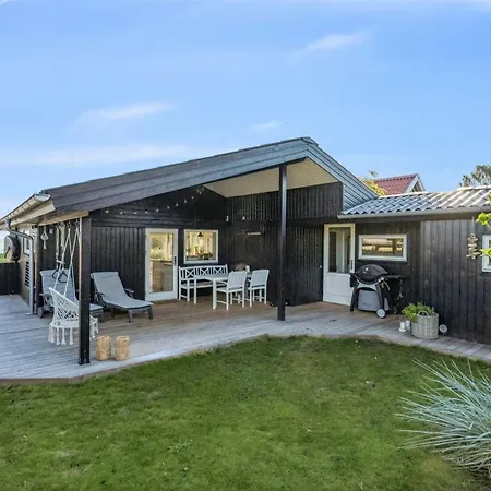 Pedersen - 50m From The Sea By Interhome