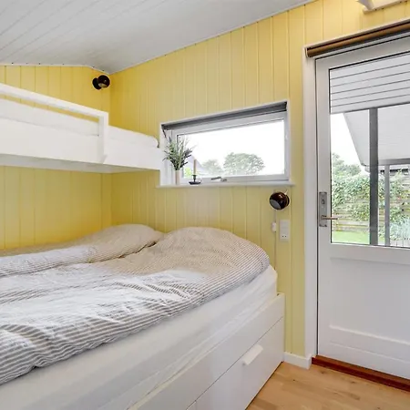 Pedersen - 50m From The Sea By Interhome *